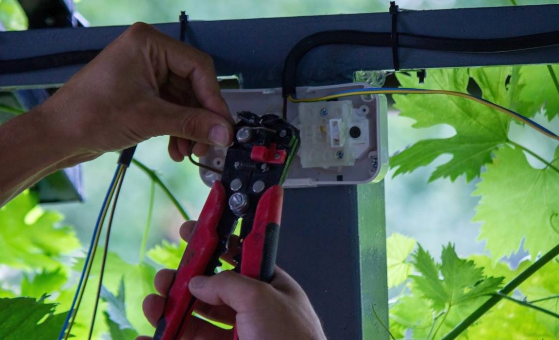 instalacja elektryczna w ogrodzie