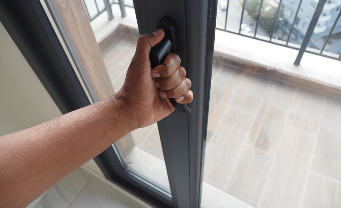 regulacja drzwi balkonowych